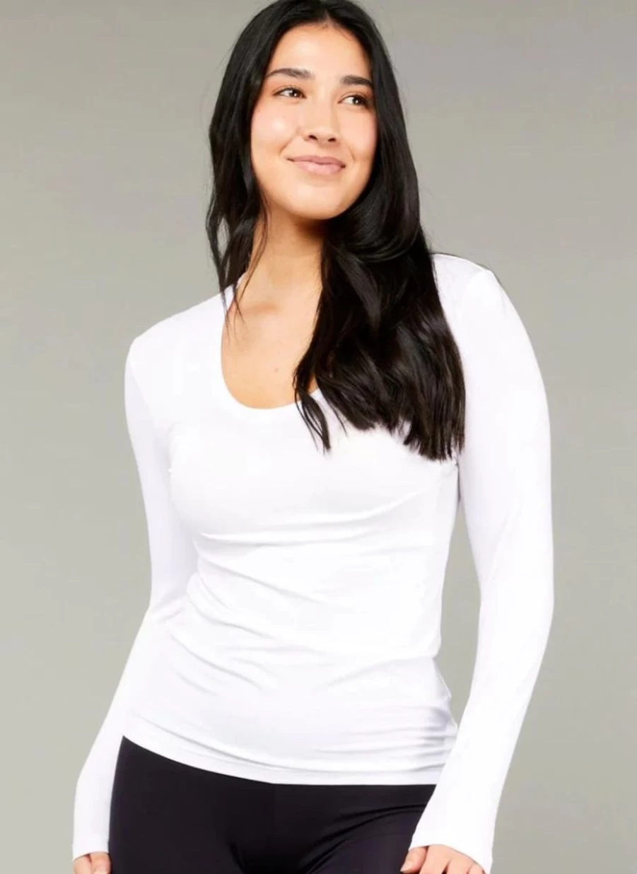 Tani Women's White Long Sleeve Scoop Neck T-Shirt - Soft Casual Basic Top